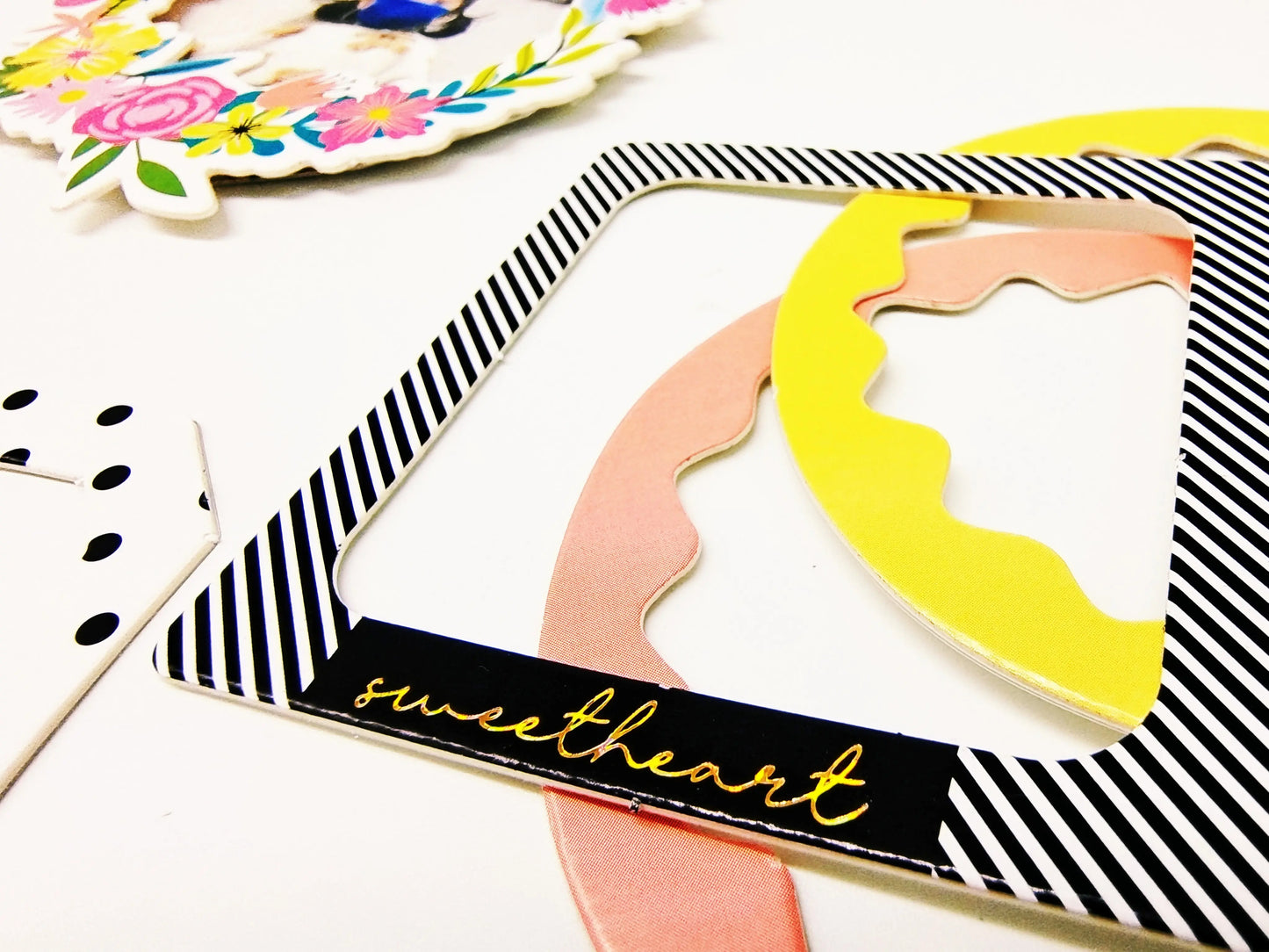 Cute Sweet Wind Gold Stamping Photo Frame Cardboard Sticker Album Journal 12 Pieces Keep Adore